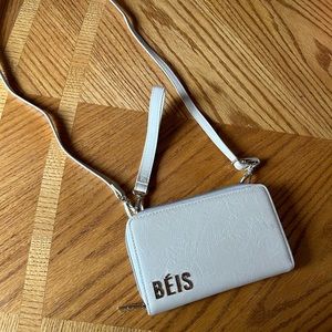 Beis travel wallet